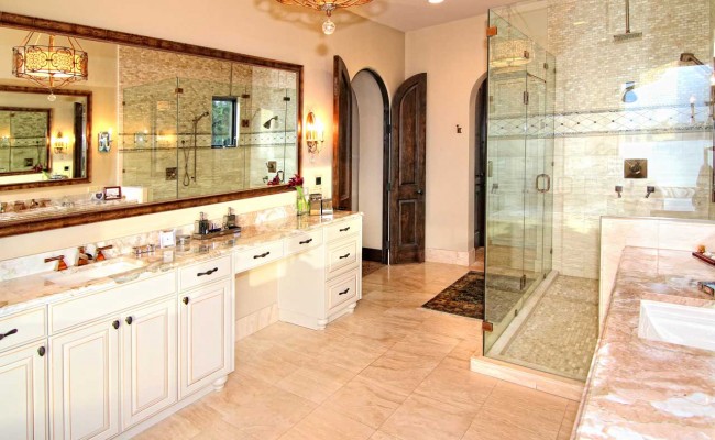 Lake-Travis-Waterfront-Mediterranean-MasterBath-by-Zbranek-Holt-Custom-Homes,-Luxury-Custom-Home-Builders-Austin