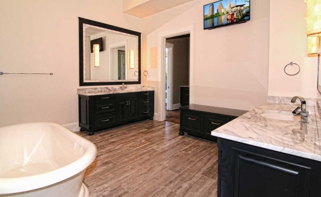 Westlake-Hills-Contemporary-Master-Bath-by-Zbranek-and-Holt-Custom-Homes,-Austin-Home-Builders